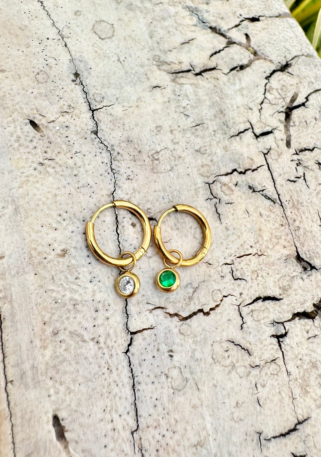 LAR009 Click Hoop Round Stone