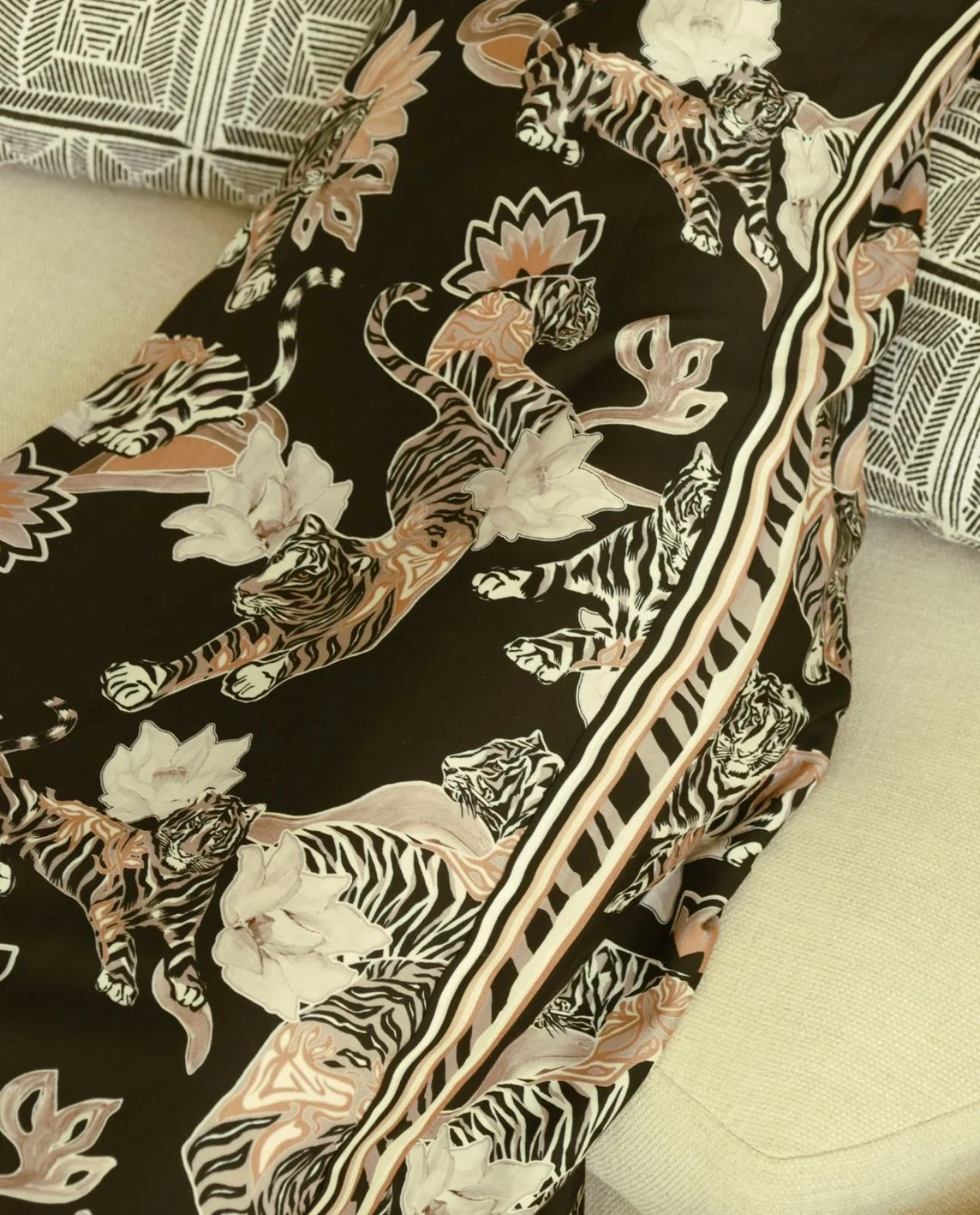 Dress Lotus Tiger Black