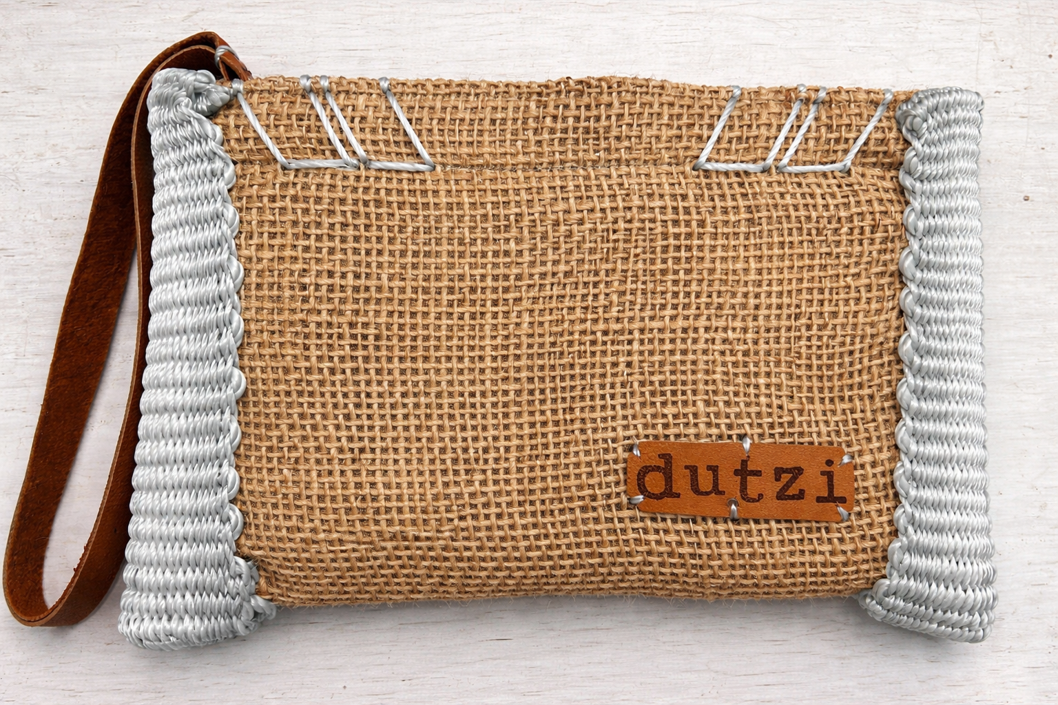 HandcraftedDutziburlapclutchclose-up.png