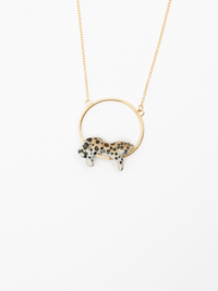 Lying Leopard Round Necklace