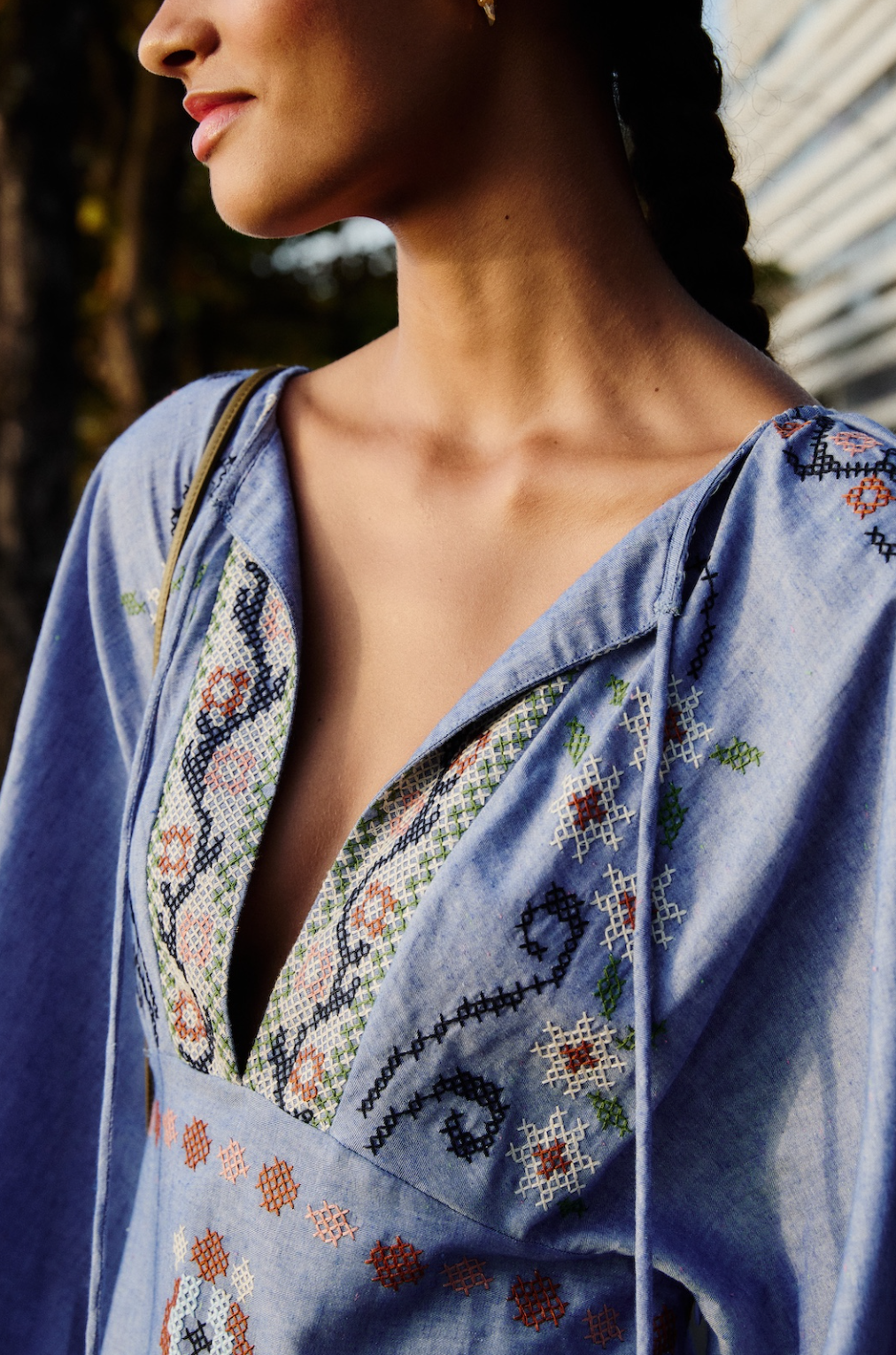 Garden Tapestry Blue Embroidery Long Sleeve Midi Dress