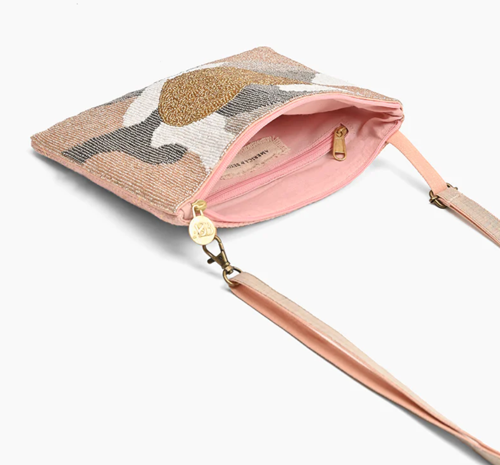 AB23-772 Camo Heart Top Zip Clutch